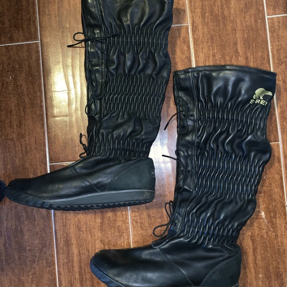 SOREL Boots - Picture 1 of 3